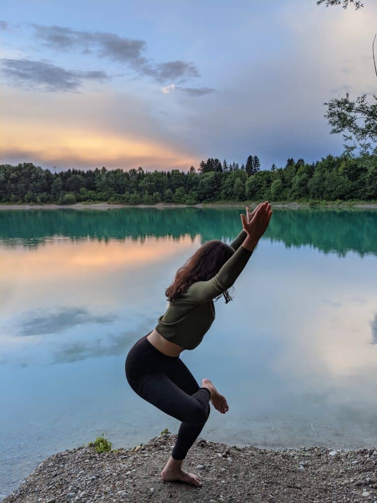 Yoga Serie im Stehen | Yoga ohne Matte – Teil 1